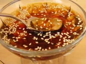 红糖冰粉的做法 红糖冰粉怎么做 红糖冰粉的家常做法 阳光的边缘