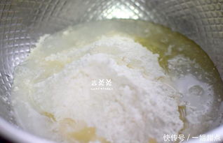 一把面粉,一点白糖,一把细葱,教你做酥掉渣的早餐麻糕,巨好吃